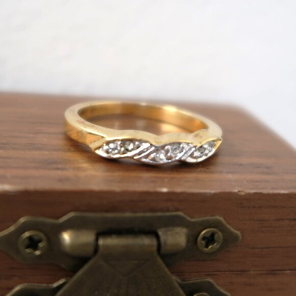 Men's Travel Ring Gold Tone with Eye Catch White Stones Costume Jewelry Light - Picture 5 of 6